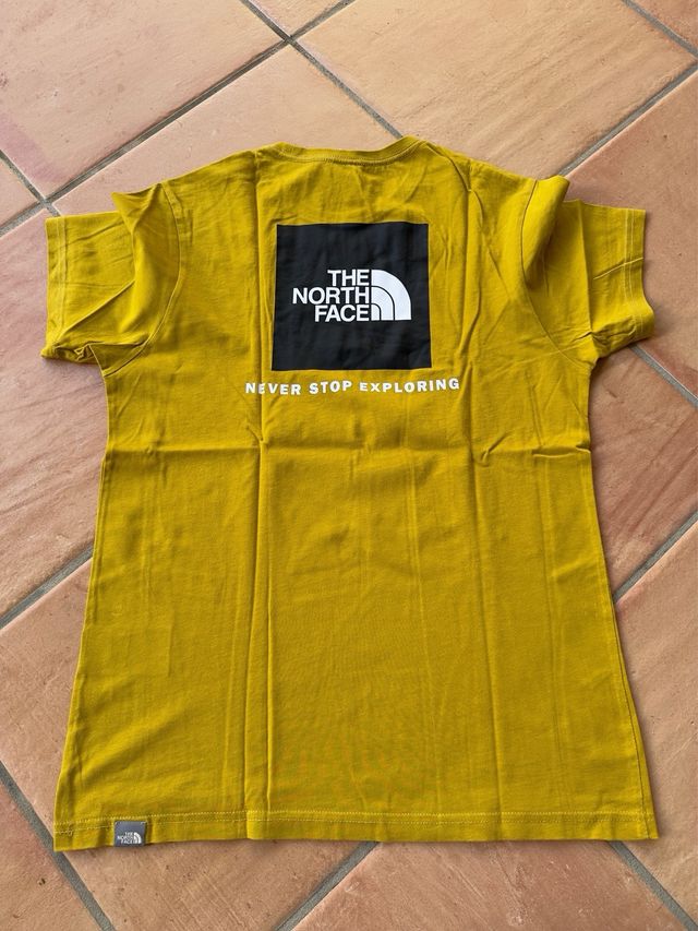 Camiseta The North Face mostaza