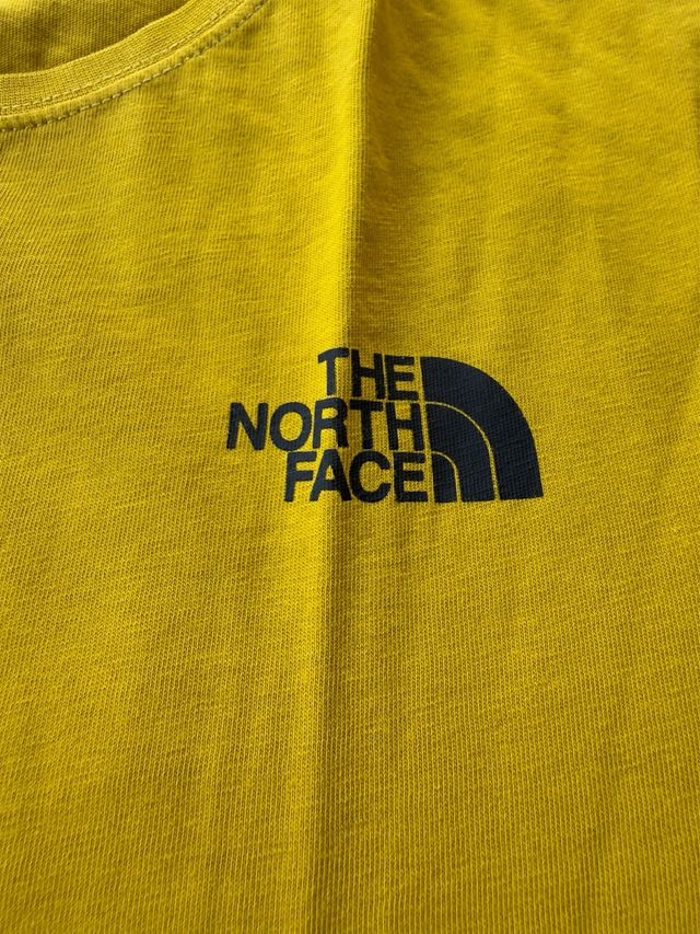 Camiseta The North Face mostaza