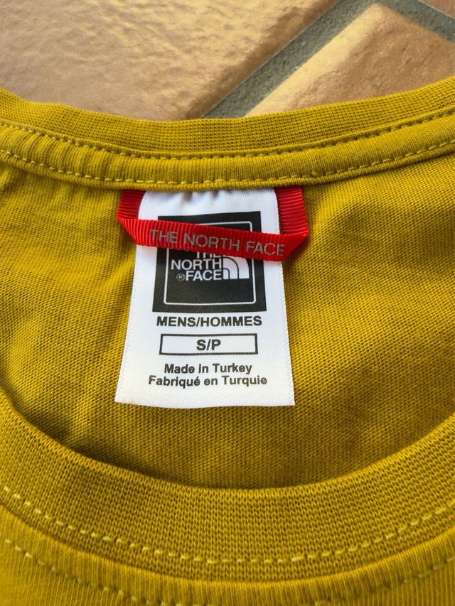 Camiseta The North Face mostaza