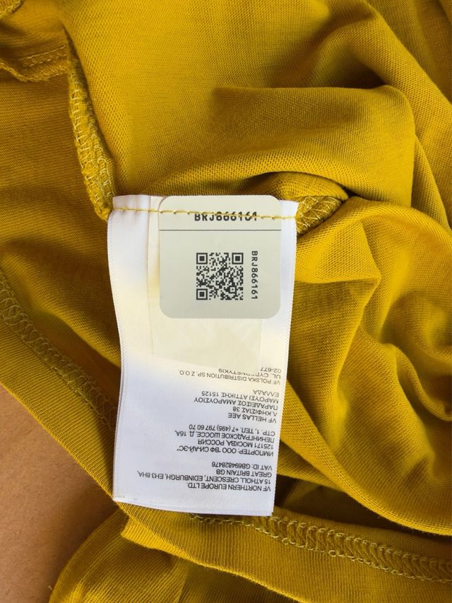 Camiseta The North Face mostaza