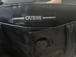 Pantalones Guess efecto piel brillante T.27