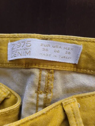 Vaqueros elásticos amarillos