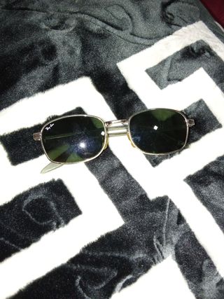 Gafas de sol Ray-Ban plateadas y verdes