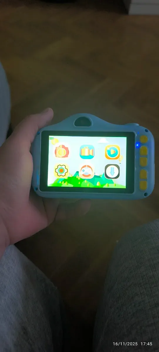 Cámara infantil azul y amarilla