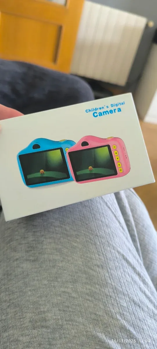 Cámara infantil azul y amarilla