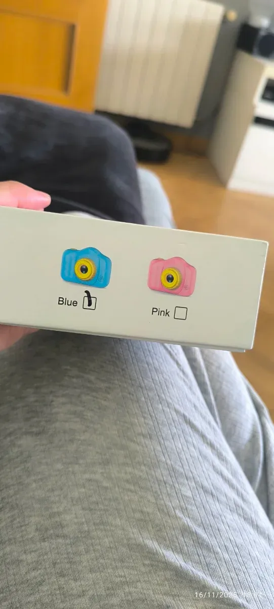 Cámara infantil azul y amarilla