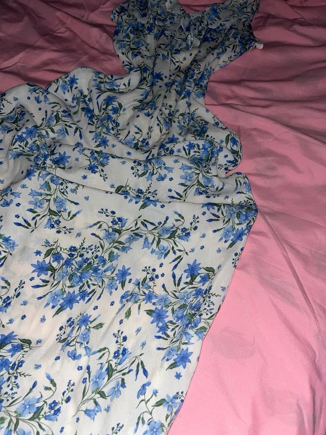 Vestido floral azul y blanco