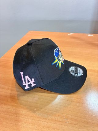 Gorra Negra con Diseño Niño y Flores