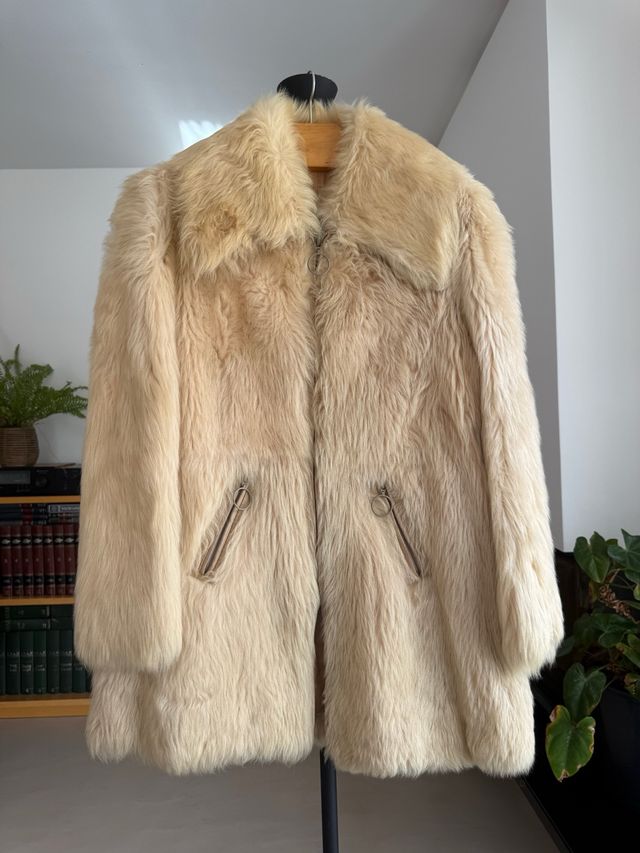 Abrigo de piel color crema mujer