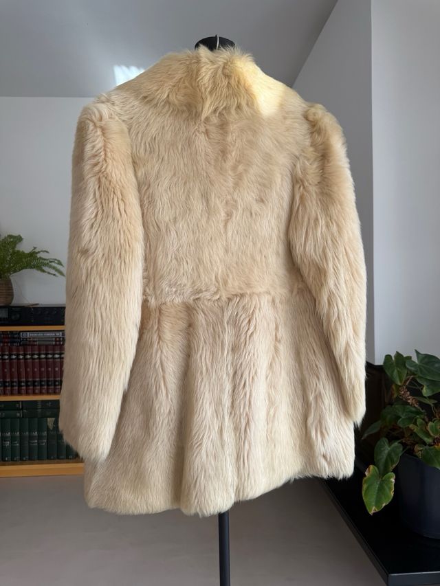Abrigo de piel color crema mujer