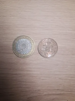 Lote 2 monedas Reina Isabel