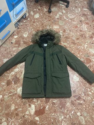 Anorak con pelo en la capucha