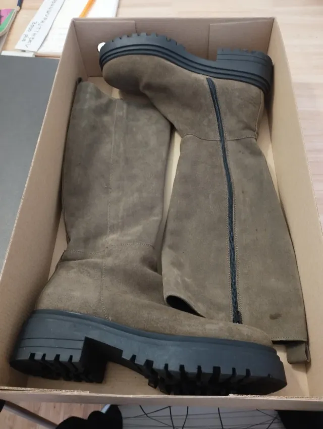 Botas altas de ante verde/marrón. Un uso