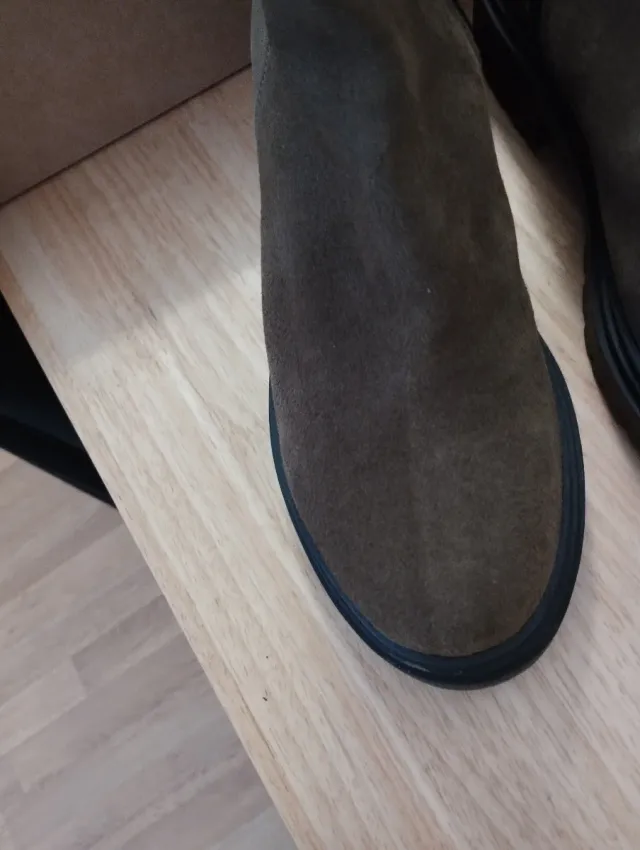 Botas altas de ante verde/marrón. Un uso