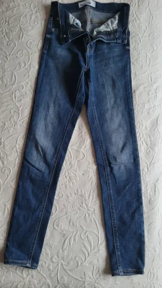 Vaqueros Stradivarius Azul Oscuro Talla 34