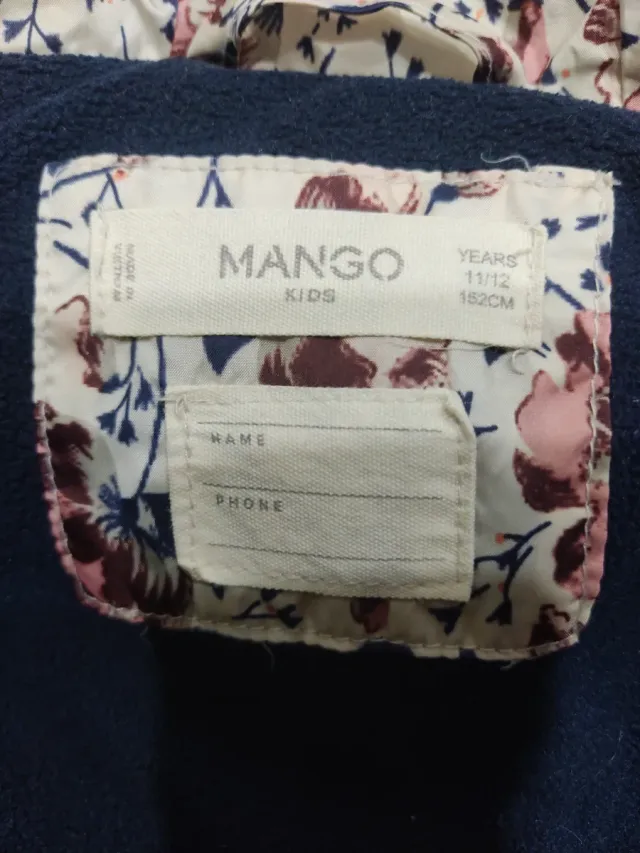 Abrigo niña estampado floral con capucha.