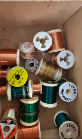 Bobinas de cobre y hilo para manualidades