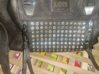 Bolso Lois negro con tachuelas