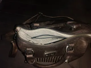 Bolso Lois negro con tachuelas