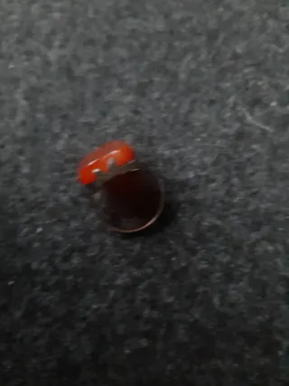 Anillo antiguo con piedra naranja
