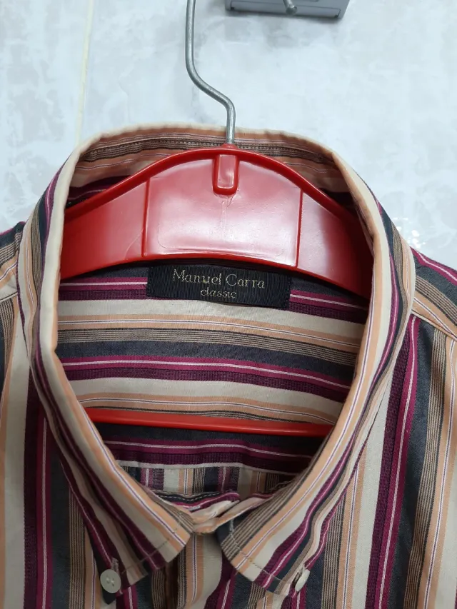 Camisa a rayas. Marca: Manuel Carra.Talla 45 / 46.