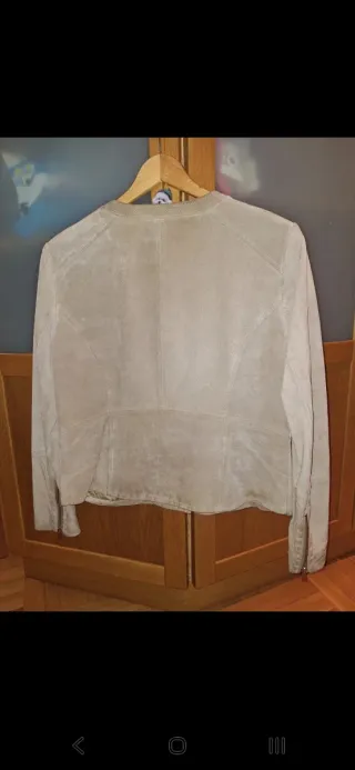 Cazadora de piel beige