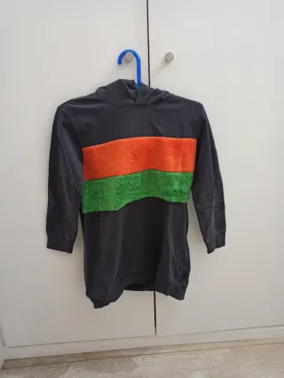 Sudadera larga niña con rayas.