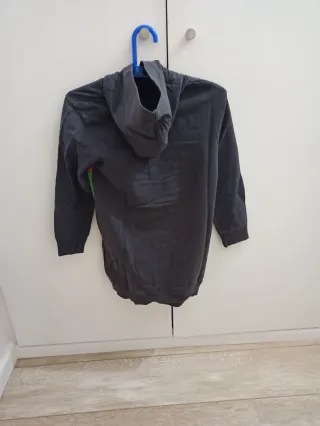 Sudadera larga niña con rayas.