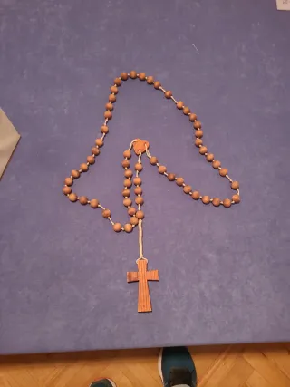 Rosario de madera con cruz
