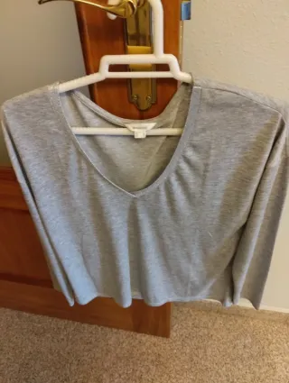 Camiseta gris manga larga