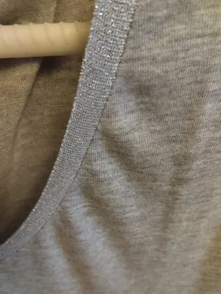 Camiseta gris manga larga