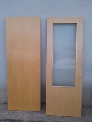 Puertas madera lisas y puertas con cristal.
