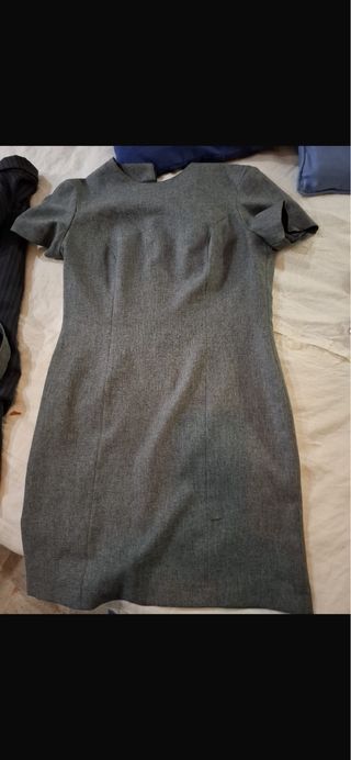 Traje gris con vestido