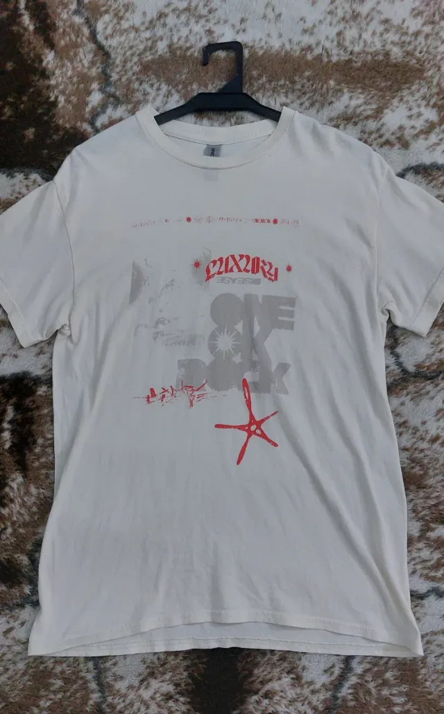 Camiseta oficial One Ok Rock: Luxury Disease