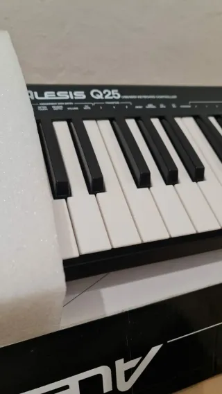 Teclado Alesis Q25 USB/MIDI