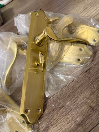 Manivelas de puerta doradas el precio es por las 4