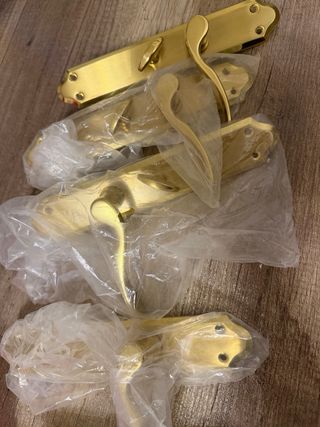 Manivelas de puerta doradas el precio es por las 4