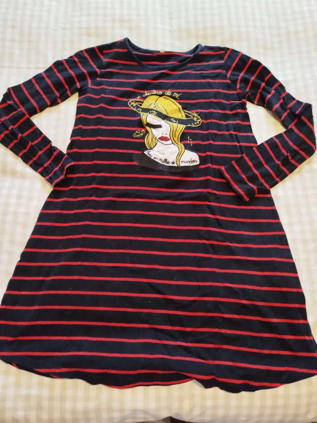 Vestidos, falda, jersey, camisa y chaquetón