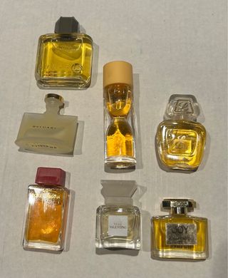 Collezione di miniature di profumi