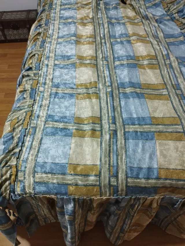 Colcha cama individual con volantes. Cama 80