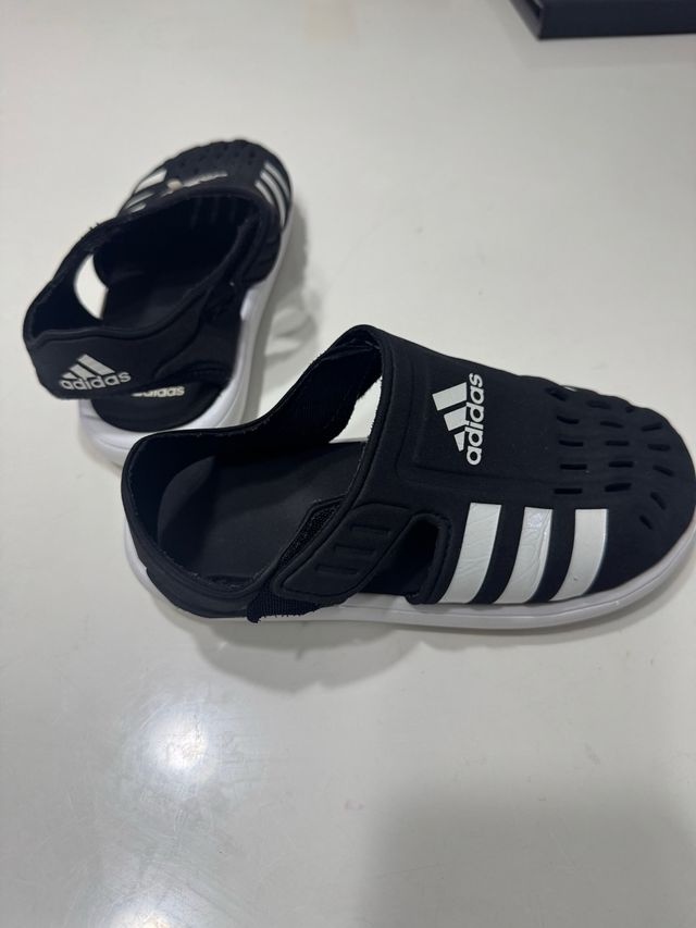 Lote Sandalias Niños Adidas y Quiksilver talla 34.