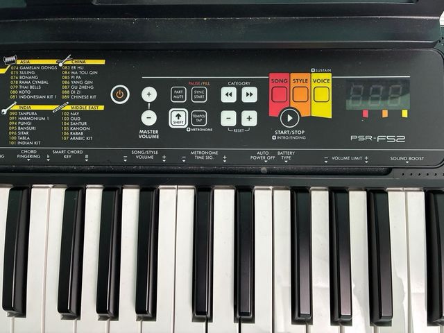 Teclado Yamaha PSR- F52