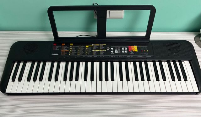 Teclado Yamaha PSR- F52