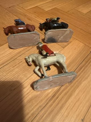 Lote de 3 Reyes Magos Montados a Caballo - 12 cm -