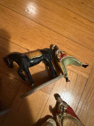 Lote de 3 Reyes Magos Montados a Caballo - 12 cm -