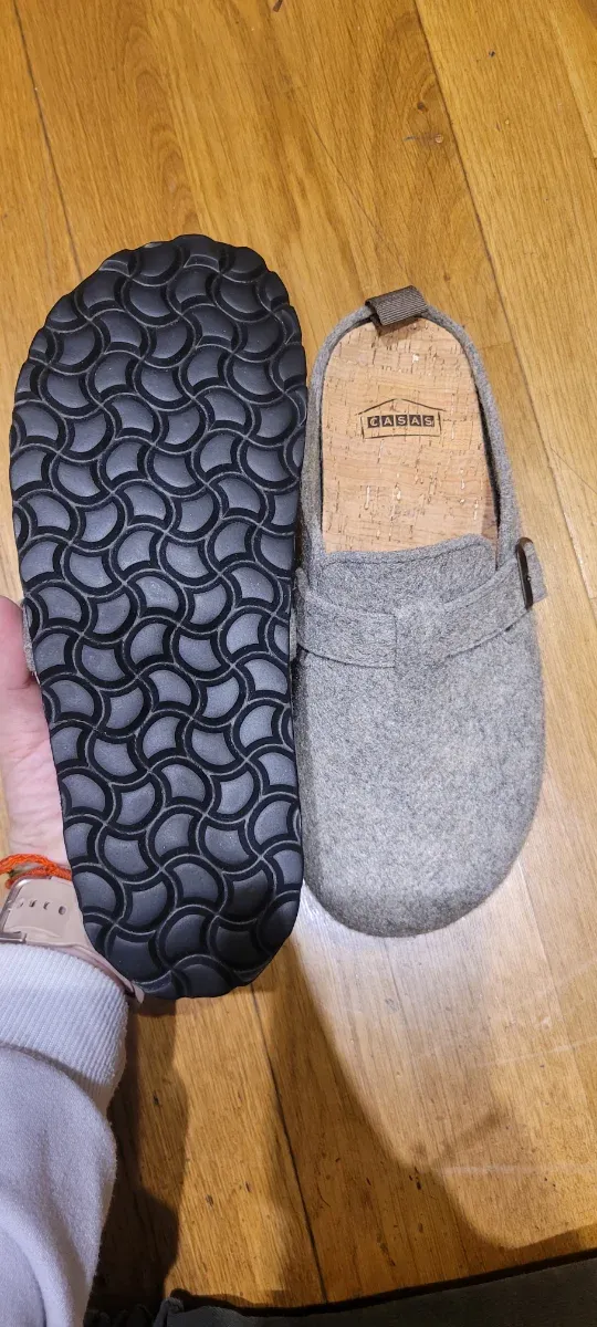 Zuecos grises a estrenar