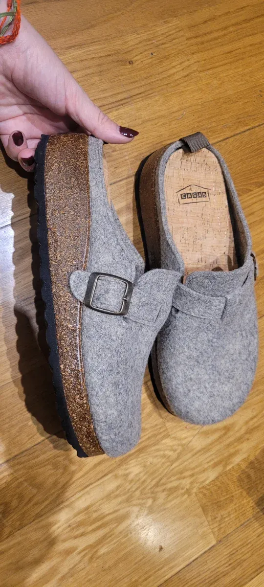 Zuecos grises a estrenar