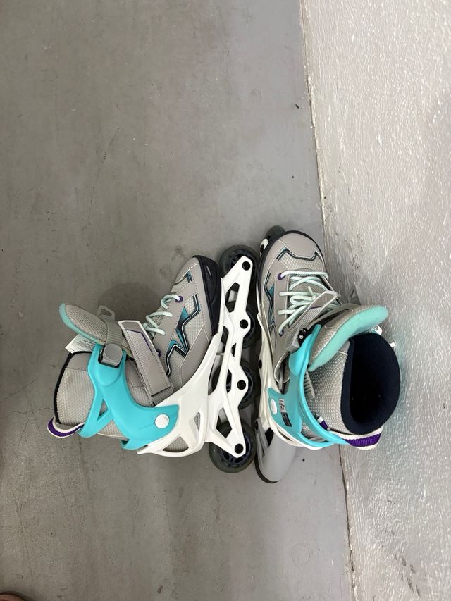 Patines Oxelo grises y turquesa