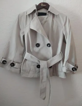 Gabardina corta Zara Beige Talla L