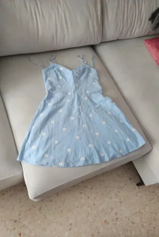 Vestido azul con flores blancas Stradivarius L